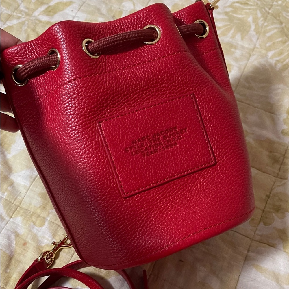 Marc Jacobs  The Bucket Bag Original Red like new - Picture 6 of 7